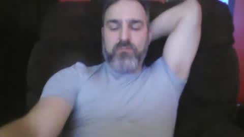 Snapshot of beardedambition chatting on December 8, 4:14 am beardedambition online show from December 8, 4:14 am