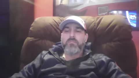 Snapshot of beardedambition chatting on December 11, 10:16 pm beardedambition online show from December 11, 10:16 pm