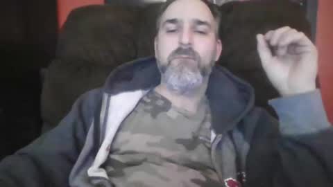 Snapshot of beardedambition chatting on December 20, 3:25 am beardedambition online show from December 20, 3:25 am