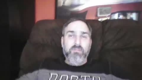 Snapshot of beardedambition chatting on January 4, 4:55 am beardedambition online show from January 4, 4:55 am