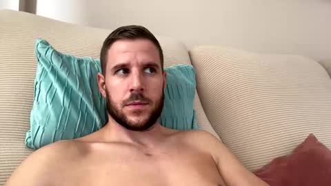 Snapshot of beastcumcam chatting on October 24, 10:11 am beastcumcam online show from October 24, 10:11 am