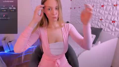 Snapshot of beatrice_7 chatting on July 21, 10:12 pm Beatrice online show from July 21, 10:12 pm
