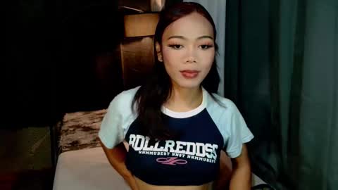 Snapshot of beatrice_luna chatting on May 18, 10:32 am beatrice_luna online show from May 18, 10:32 am