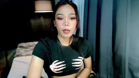 Snapshot of beatrice_luna chatting on June 6, 5:17 pm beatrice_luna online show from June 6, 5:17 pm