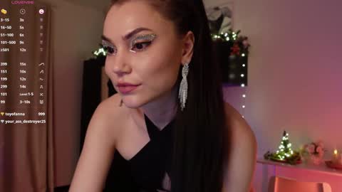 Snapshot of beatricefawne chatting on December 28, 10:13 pm Bzzz Bea online show from December 28, 10:13 pm