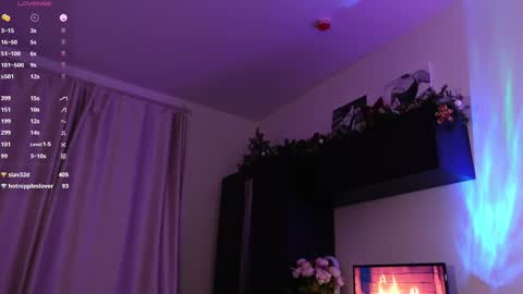 Snapshot of beatricefawne chatting on February 16, 1:25 am Bzzz Bea online show from February 16, 1:25 am