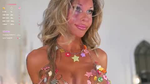 Snapshot of beatrix_rich chatting on June 13, 7:01 pm beatrix_rich online show from June 13, 7:01 pm