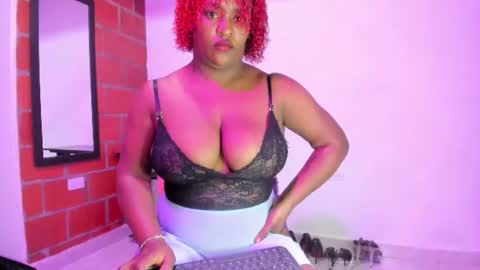 Snapshot of beatziedreams chatting on July 24, 12:25 pm Beatzie online show from July 24, 12:25 pm