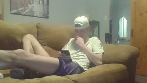 Snapshot of beaulieu2027 chatting on April 21, 3:13 am beaulieu2027 online show from April 21, 3:13 am
