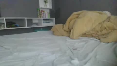 Snapshot of beautie699392 chatting on September 16, 2:18 pm Lil stunner online show from September 16, 2:18 pm