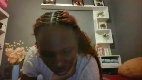 Snapshot of beautie699392 chatting on October 12, 5:56 pm Lil stunner online show from October 12, 5:56 pm