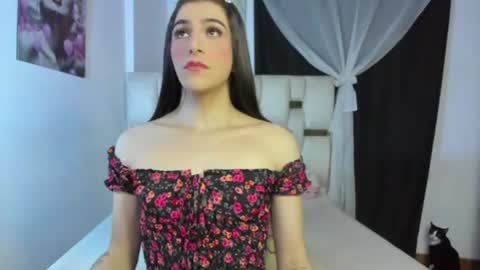Snapshot of beautiful_doll888 chatting on June 15, 1:30 am Valeria online show from June 15, 1:30 am