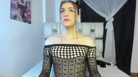 Snapshot of beautiful_doll888 chatting on July 19, 1:09 am Valeria online show from July 19, 1:09 am