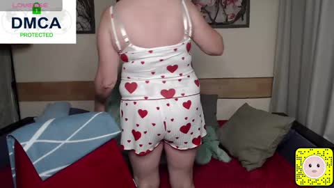 Snapshot of beautiful_lina7 chatting on May 30, 9:34 pm your Lana online show from May 30, 9:34 pm
