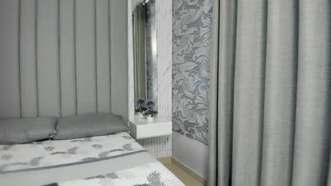 Snapshot of beautifulgirl4u_ chatting on June 4, 11:44 pm online show from June 4, 11:44 pm