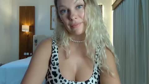 Beautifulkollette online show from October 16, 3:51 am
