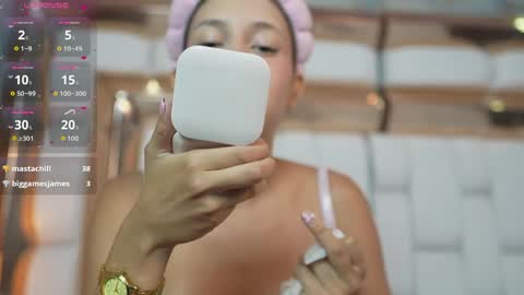 Snapshot of beautifulskinny18 chatting on May 16, 7:34 pm Shalom online show from May 16, 7:34 pm