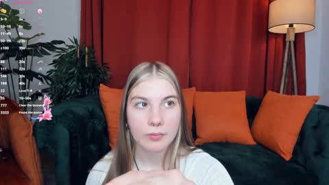 Snapshot of beauty_future chatting on January 11, 7:38 pm Nicole online show from January 11, 7:38 pm