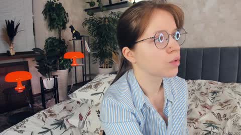 Snapshot of beauty_future chatting on February 6, 4:25 pm Nicole online show from February 6, 4:25 pm