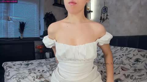Snapshot of beauty_future chatting on February 14, 7:28 am Nicole online show from February 14, 7:28 am