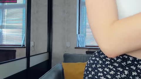 Snapshot of beauty_future chatting on February 23, 12:37 pm Nicole online show from February 23, 12:37 pm