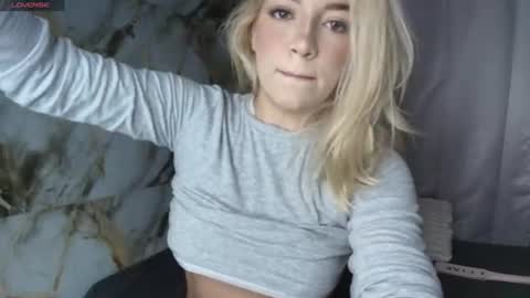 Snapshot of beauty_lana18 chatting on June 14, 10:45 pm lana online show from June 14, 10:45 pm