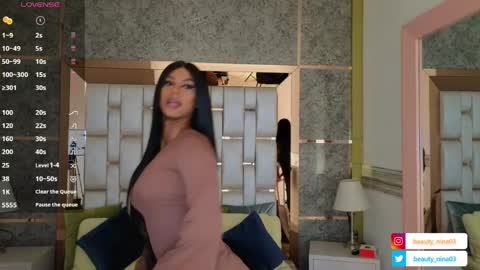 Snapshot of beauty_nina chatting on May 30, 1:30 pm beauty_nina online show from May 30, 1:30 pm