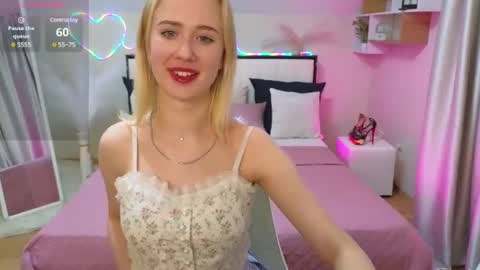 Snapshot of beauty_sashaxx chatting on February 21, 11:10 pm beauty Sasha online show from February 21, 11:10 pm