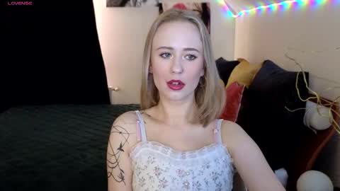 Snapshot of beauty_sashaxx chatting on October 9, 2:48 pm beauty Sasha online show from October 9, 2:48 pm