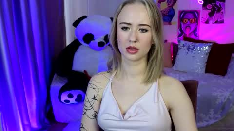 Snapshot of beauty_sashaxx chatting on October 18, 2:07 pm beauty Sasha online show from October 18, 2:07 pm