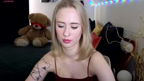 Snapshot of beauty_sashaxx chatting on October 20, 1:55 pm beauty Sasha online show from October 20, 1:55 pm