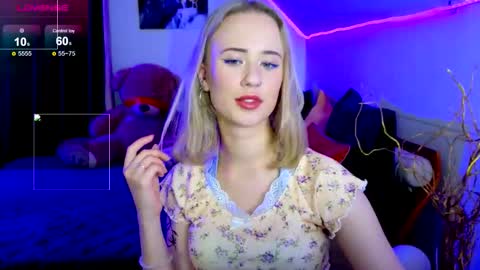 Snapshot of beauty_sashaxx chatting on October 22, 7:02 pm beauty Sasha online show from October 22, 7:02 pm