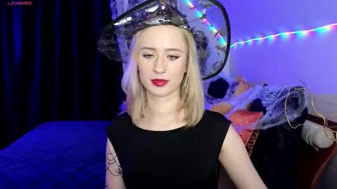 Snapshot of beauty_sashaxx chatting on October 29, 6:20 pm beauty Sasha online show from October 29, 6:20 pm