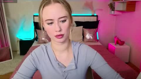 Snapshot of beauty_sashaxx chatting on November 27, 3:25 pm beauty Sasha online show from November 27, 3:25 pm