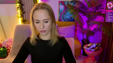 Snapshot of beauty_sashaxx chatting on December 15, 2:21 pm beauty Sasha online show from December 15, 2:21 pm