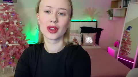 Snapshot of beauty_sashaxx chatting on December 17, 2:12 pm beauty Sasha online show from December 17, 2:12 pm