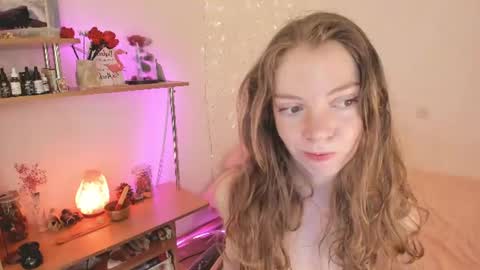 Snapshot of beautyeliise chatting on June 15, 7:43 am Eliise online show from June 15, 7:43 am