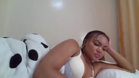 Snapshot of beautystar12 chatting on May 17, 9:33 pm beautystar12 online show from May 17, 9:33 pm