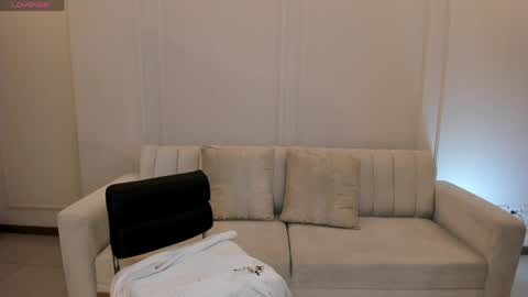 Am Becca online show from May 9, 11:59 am