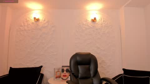 Am Becca online show from May 10, 11:59 am
