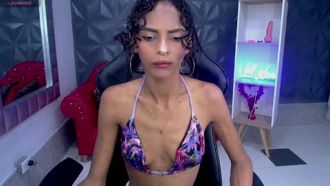 becky_lynch_102 online show from February 9, 5:39 pm