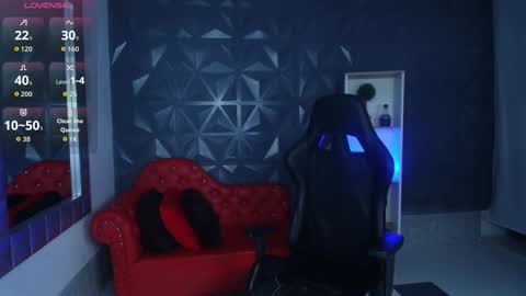 becky_lynch_102 online show from March 14, 5:51 pm