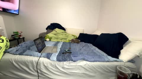 Snapshot of becreative_ chatting on December 11, 9:09 am Peaches Cream online show from December 11, 9:09 am