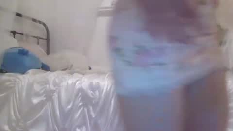 Snapshot of bedazzlemykitty chatting on April 3, 3:48 am bedazzlemykitty online show from April 3, 3:48 am