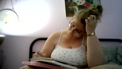 Snapshot of bedbandits chatting on October 2, 11:01 pm Bedbandits69 online show from October 2, 11:01 pm