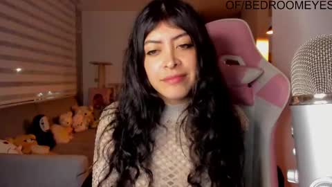 Snapshot of bedroomeyess chatting on February 11, 12:06 am Amber UwU IM MOVING AND IS CRAZY ILL BE BACK VERY SOON 3 MISS YA ALREADY online show from February 11, 12:06 am