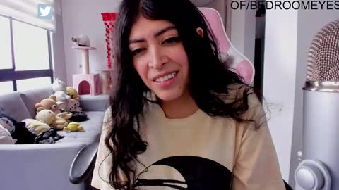 Snapshot of bedroomeyess chatting on February 25, 7:25 pm Amber UwU IM MOVING AND IS CRAZY ILL BE BACK VERY SOON 3 MISS YA ALREADY online show from February 25, 7:25 pm