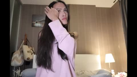 bee_thai online show from January 11, 6:57 pm