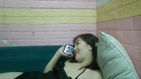 Snapshot of beebaby_xx chatting on October 13, 1:33 pm beebaby_xx online show from October 13, 1:33 pm