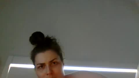 Snapshot of beeinmedeep chatting on December 21, 5:18 pm beeinmedeep online show from December 21, 5:18 pm